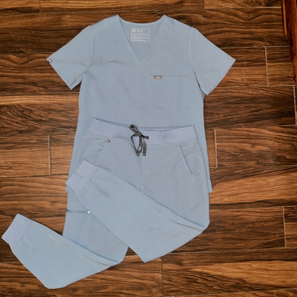 Figs scrubs small